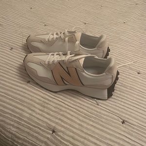 Women’s New Balance 327